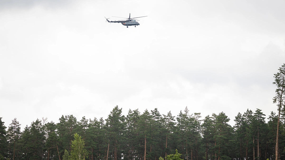 Sraigtasparnis ieško drono / Roberto Riabovo / BNS nuotr.