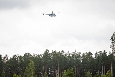 Sraigtasparnis ieško drono / Roberto Riabovo / BNS nuotr.
