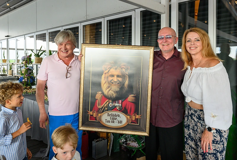 Žilvinui Žvaguliui 60-mečio proga – „liūtiška“ dovana / Algirdo Kubaičio nuotr.