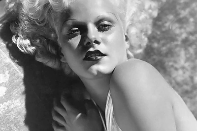 Tai Jean Harlow įkvėpė Marilyn Monroe tapti platinine blondine. Įsigalėjus madai šviesinti plaukus, brunetėms pasiekti sekso simbolio statusą Holivude pasidarė beveik neįmanoma / Vida Press nuotrauka