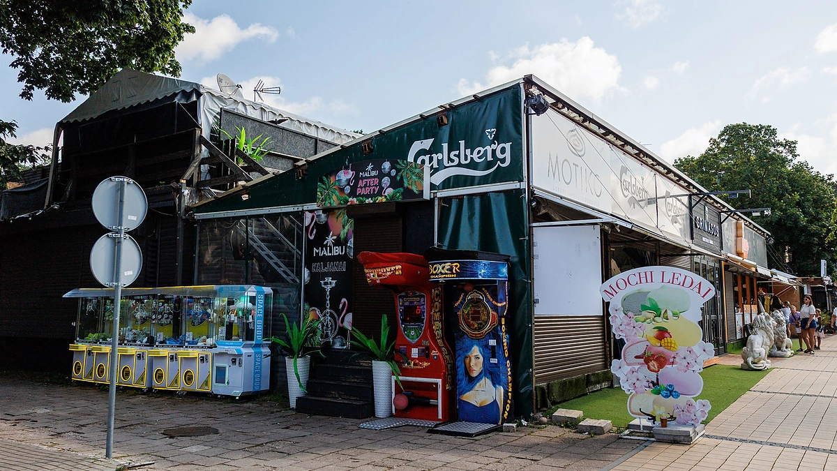 Barai Basanavičiaus gatvėje / Eriko Ovčarenko / BNS nuotr.