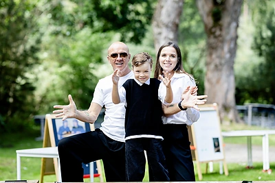 Justina ir Ramūnas Rudokai sūnų Raidą palydėjo į 1 klasę: „Labiausiai graudina vienas dalykas“