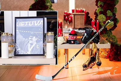 Vilniuje jautriai atsisveikinama su žuvusiu Mindaugu Kieru: šalia urnos – išskirtiniai daiktai