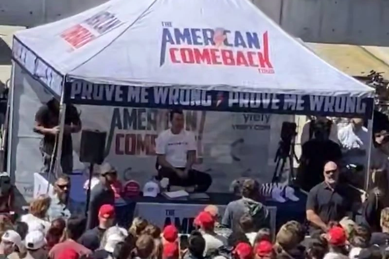 Charlie Kirkas likus sekundei iki šūvio / Kadras iš vaizdo įrašo