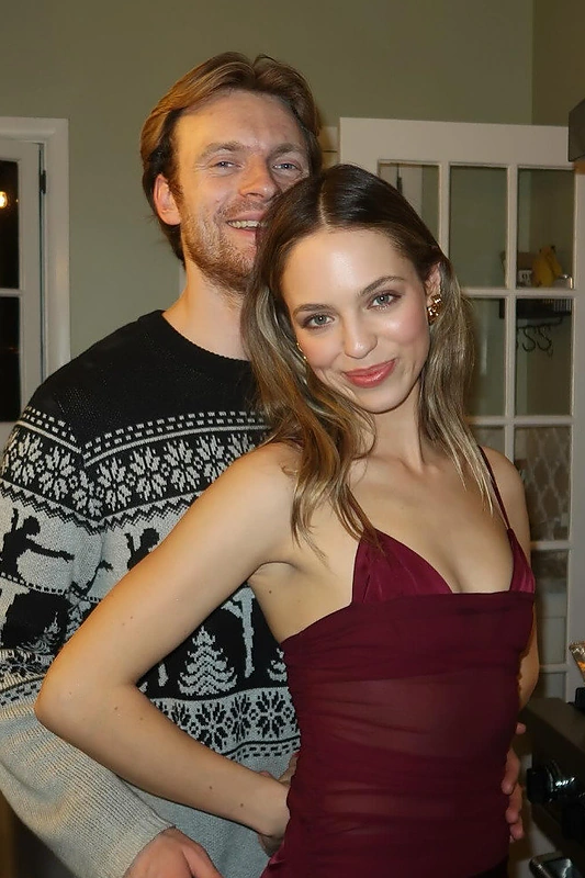 Finneas O'Connell ir Claudia Sulewski / „Instagram“ nuotr.