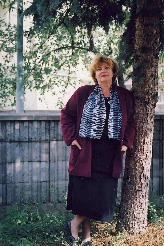 Milė Šablauskaitė, teatro kieme / Nacionalinio Kauno dramos teatro nuotr.