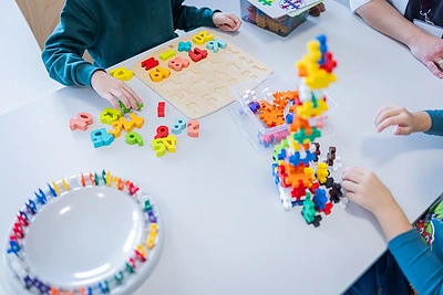 Tėvai dalijasi nerimą keliančiomis žiniomis iš Santaros klinikų: traukiasi garsūs neurochirurgai