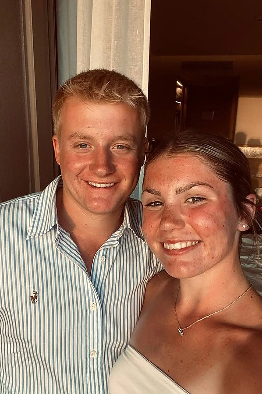 Harley Pearce'as su mergina / Socialinių tinklų nuotr.