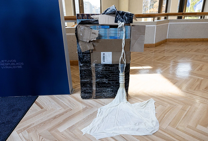 Meteorologiniu balionu skraidintos cigaretės / Pauliaus Peleckio / BNS nuotr.