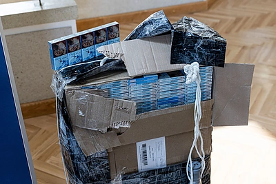 Meteorologiniu balionu skraidintos cigaretės / Pauliaus Peleckio / BNS nuotr.