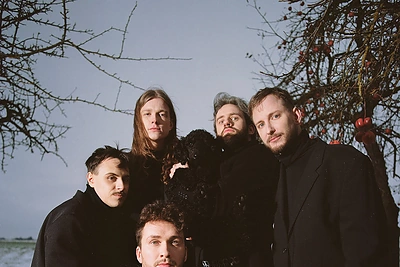 M.A.M.A scenoje pasirodysiantis atlikėjas