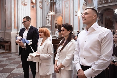 Veronikos Naumovaitės-Kazilionės sūnaus Dominyko krikštynų akimirka / Asmeninio albumo nuotr.