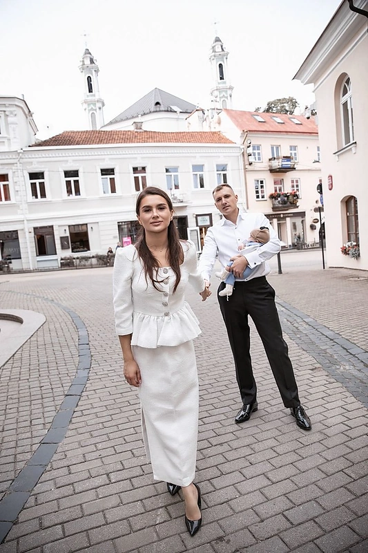 Veronikos Naumovaitės-Kazilionės sūnaus Dominyko krikštynų akimirka / Asmeninio albumo nuotr.