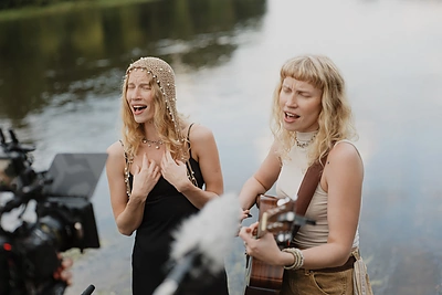 „Live on Water“ pristato lyriškąsias „Baltas varnas“: „Vanduo – neišsemiamas kūrybos šaltinis“