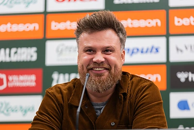 Ant Tado Burgailos rankos – neeilinis daiktas: nenusiima net per verslo susitikimus