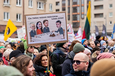 Prie Seimo – tūkstantinė minia: finalinis protesto mitingas siunčia žinią valdžiai