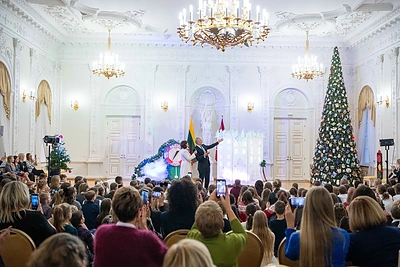 Kalėdų eglės įžiebimas prezidentūroje / Prezidentūros nuotr.