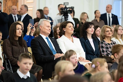 Kalėdų eglės įžiebimas prezidentūroje / Prezidentūros nuotr.