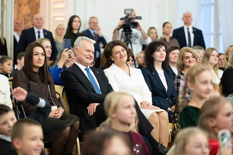 Kalėdų eglės įžiebimas prezidentūroje / Prezidentūros nuotr.