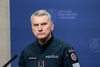 Policijos vadovas: savaitgalį pareigūnai perėmė 11 balionų, rasta 40 tūkst. pakelių cigarečių