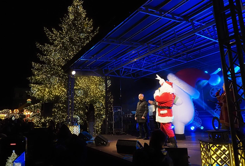 Prienų Kalėdų eglės įžiebimo akimirka / Dainiaus Jurevičiaus nuotr.