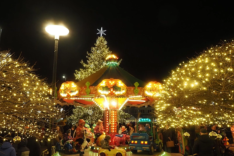 Prienų Kalėdų eglės įžiebimo akimirka / Dainiaus Jurevičiaus nuotr.