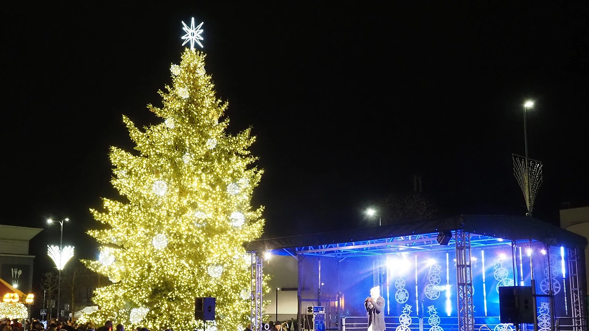 Prienų Kalėdų eglės įžiebimo akimirka / Dainiaus Jurevičiaus nuotr.