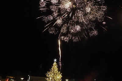 Prienų Kalėdų eglės įžiebimo akimirka / Dainiaus Jurevičiaus nuotr.