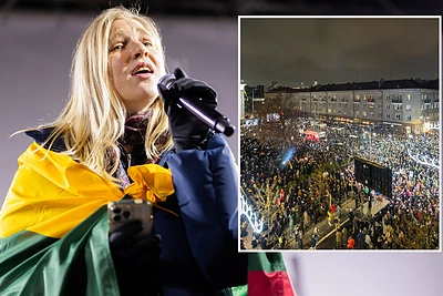 Rūta Meilutytė iki ašarų sugraudino tūkstantinę minią prie Seimo: uždainavo lietuviams jautrią dainą