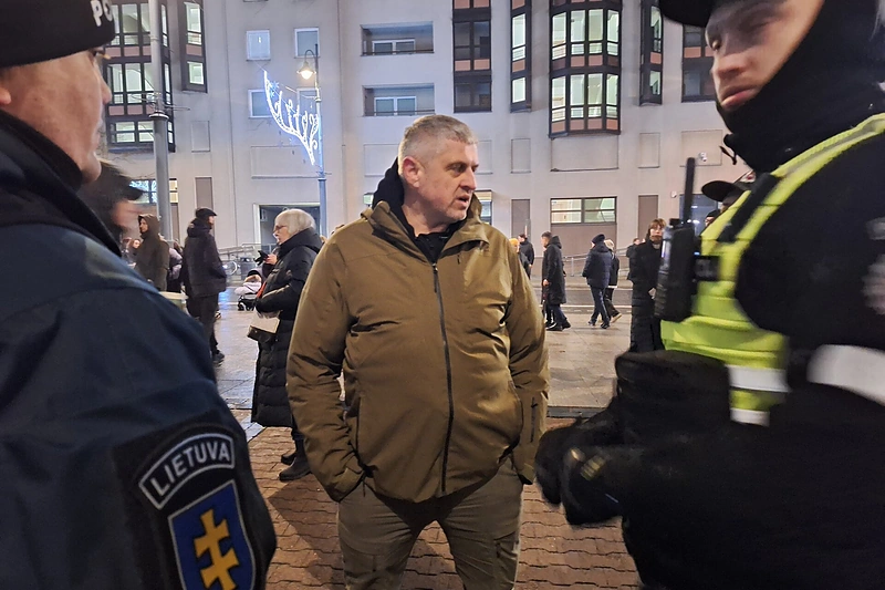 Antanas Kandrotas-Celofanas ir Valdas Bartkevičius protesto mitinge įsivėlė į konfliktą / 15min nuotr.