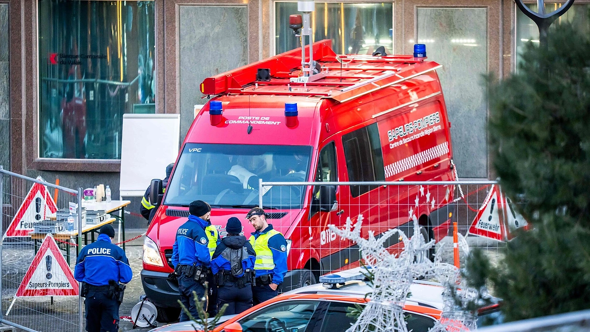 Šveicarijos Kran Montanos slidinėjimo kurorto bare kilo gaisras / AFP/„Scanpix“ nuotr.