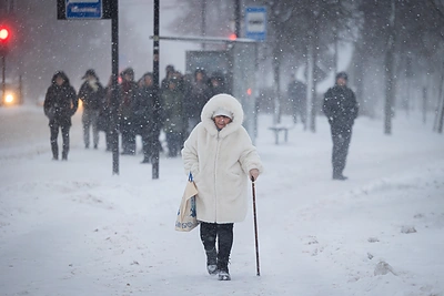 Sniego chaosas Vilniuje ir dešimtys avarijų: pasakė, kas ypač apsunkina valymo darbus keliuose