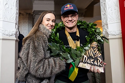 Į Lietuvą parskridęs Rokas Baciuška iškart pasigedo žmonos – pasisveikino netikėtu klausimu