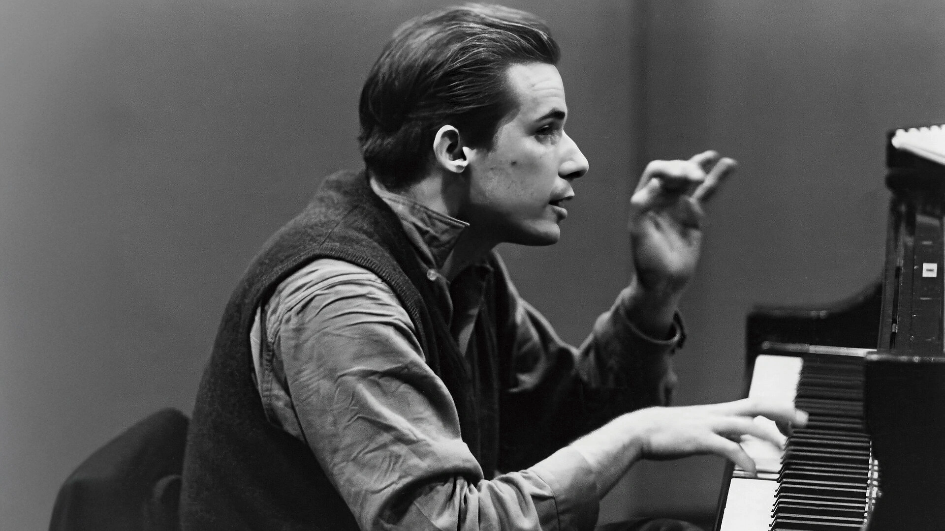 1962-aisiais Leonardas Bernsteinas kreipėsi į publiką: esą jis diriguos nenoriai, nes visai kitaip suvokia Brahmsą, bet pianistas virtuozas Glennas Gouldas taip įdomiai jį interpretuoja, kad tai reikia išgirsti / Vida Press nuotrauka