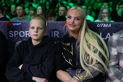 UTMA tribūnoje – senokai viešumoje matyta Vita Jakutiene: kompaniją palaikė sūnus