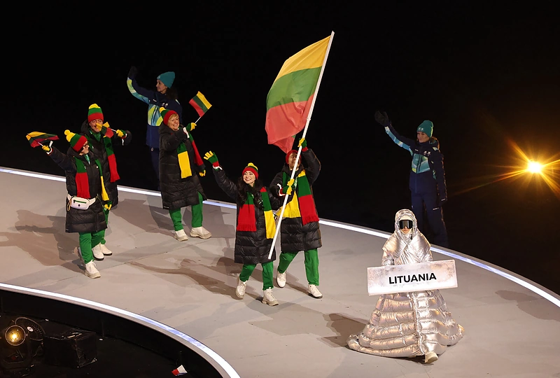 Allison Reed ir Saulius Ambrulevičius nešė Lietuvos trispalvę žiemos olimpinėse žaidynėse. / „Reuters“/„Scanpix“ nuotr.