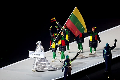 Allison Reed ir Saulius Ambrulevičius nešė Lietuvos trispalvę žiemos olimpinėse žaidynėse. / „Reuters“/„Scanpix“ nuotr.