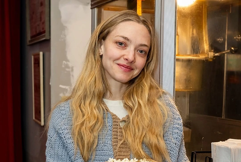 Amanda Seyfried su lietuvių kurtu megztiniu / Instagram nuotr.