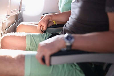 Ekspertai įspėja: štai kodėl lėktuve niekada neturėtumėte nusiauti batų