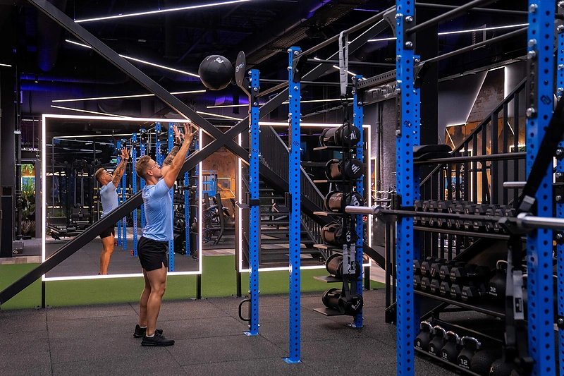 Netrukus vilniečiai galės sportuoti išskirtiniame GYM+ prekybos centre „Europa“: atidarymo proga – pasikalbėjimai su Benu Lastausku / „GYM+“ nuotr.