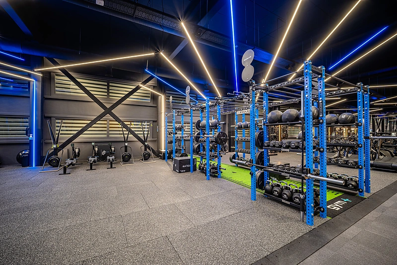 Netrukus vilniečiai galės sportuoti išskirtiniame GYM+ prekybos centre „Europa“: atidarymo proga – pasikalbėjimai su Benu Lastausku / „GYM+“ nuotr.