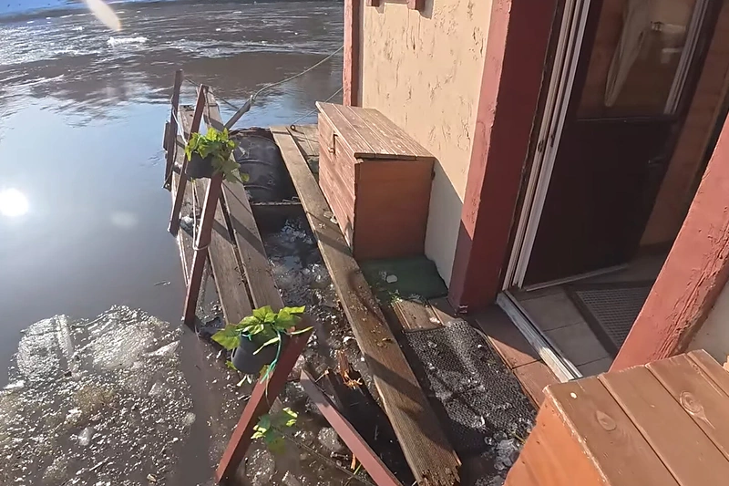 Simono Dailidės namelio vidus / Stop kadras