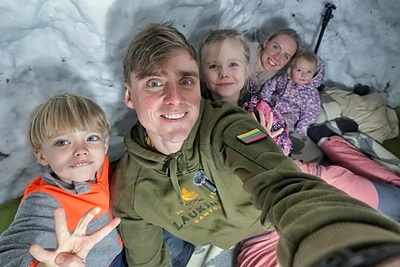 3 atžalų tėtis Simonas Dailidė – apie miegą sniego namelyje, maudynes žiemą ir kritiką: „Sakė, kad neturėsiu vaikų“