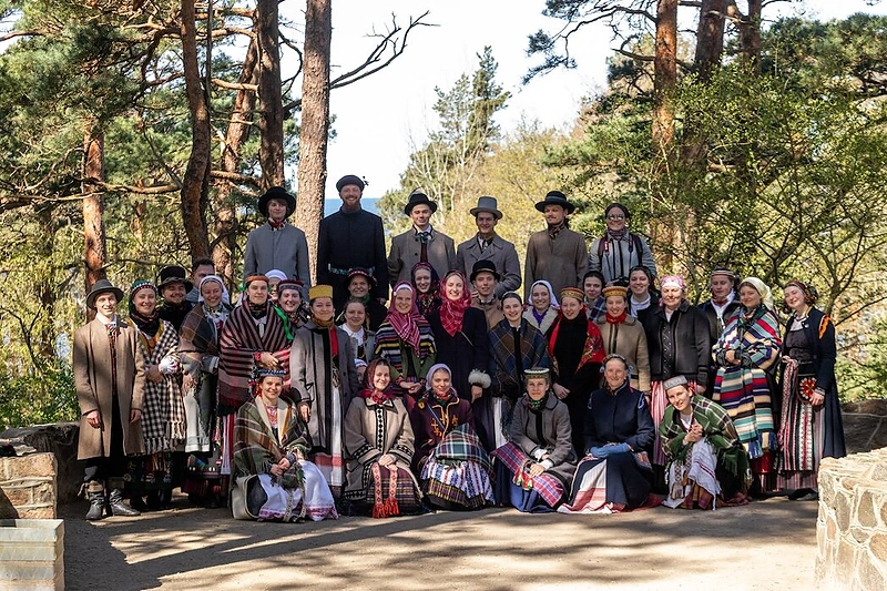 Vilniaus universiteto folkloro ansamblis „Ratilio“ / Asmeninio albumo nuotr.