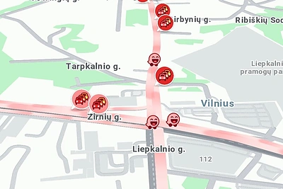 „Kodėl visas Vilnius stovi?“: vairuotojas skundžiasi spūstimi, kelios ryto avarijos – kitose vietose