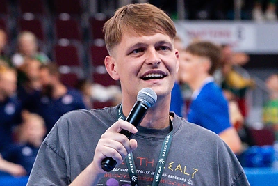 Komikas Viktoras Balykov kaltinamas galimu smurtu prieš merginą