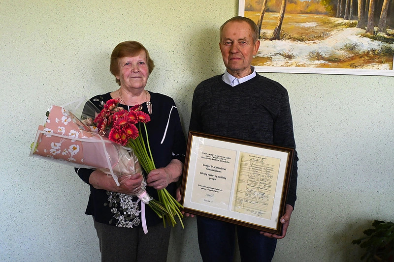 Vanda ir Kazimieras Šimkevičius atšventė deimantines vestuves / Panevėžio rajono savivaldybės administracijos nuotr.