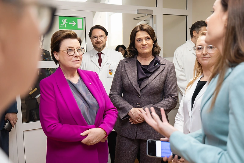 Dianos Nausėdienės ir Sirje Karis apsilankymas Kauno klinikose / Prezidento kanceliarijos/ Eitvydo Kinaičio nuotr.