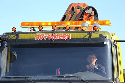 Policija išsivežė miške slėptą Manto Sadausko automobilį / Tomo Markelevičiaus / 15min nuotr.