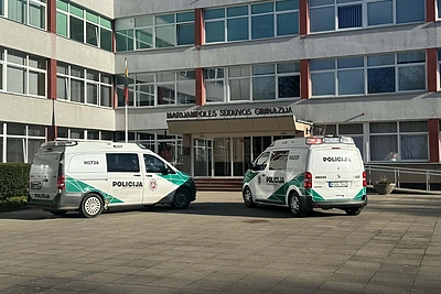 Išpuolis Marijampolės gimnazijoje: kas žinoma apie užpuoliką, kuris peiliu sužalojo tris moksleivius?